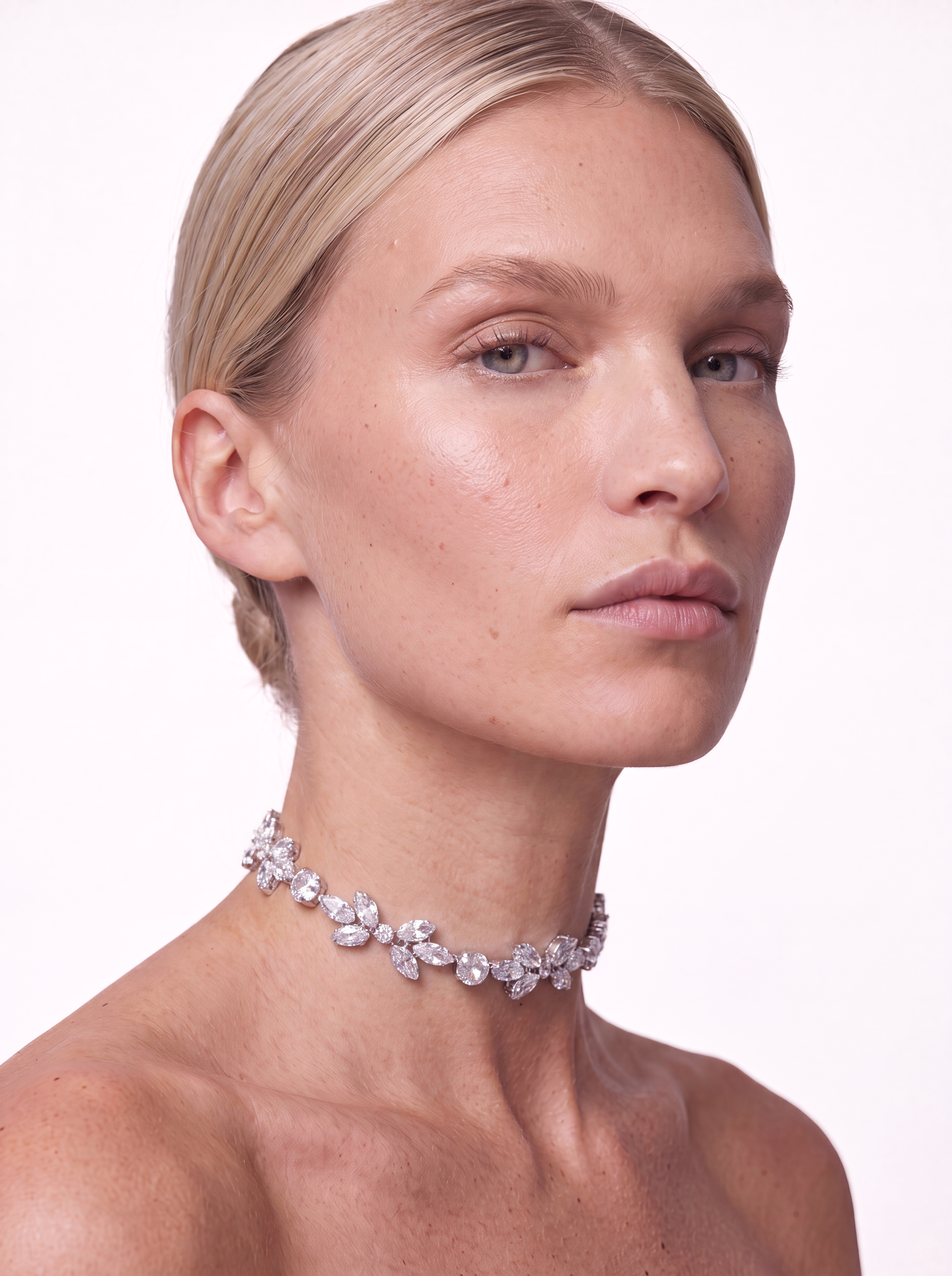 Necklace – Silver light in motion