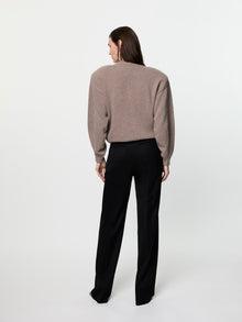Beżowy sweter z wełny merino i kaszmiru z odpinanymi poduszkami