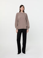 Beżowy sweter oversize z wełny merino i kaszmiru