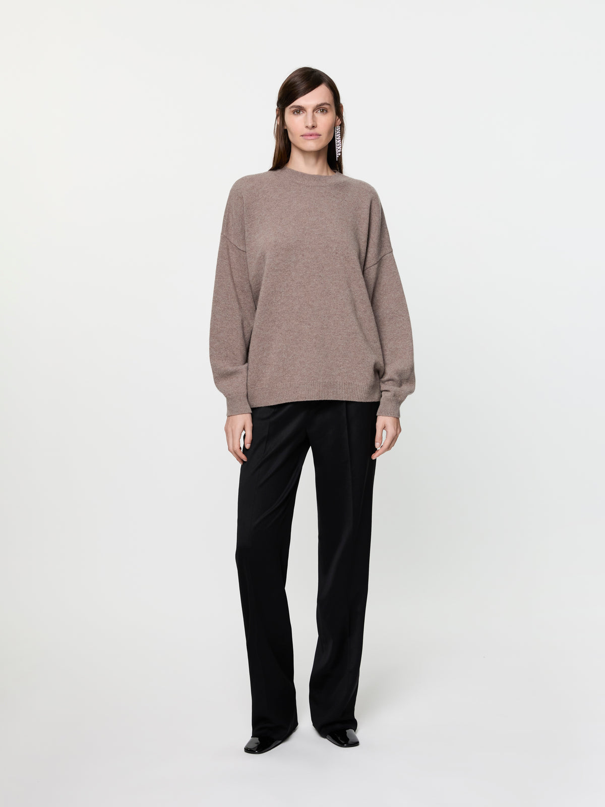 Beżowy sweter oversize z wełny merino i kaszmiru