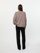 Beżowy sweter oversize z wełny merino i kaszmiru