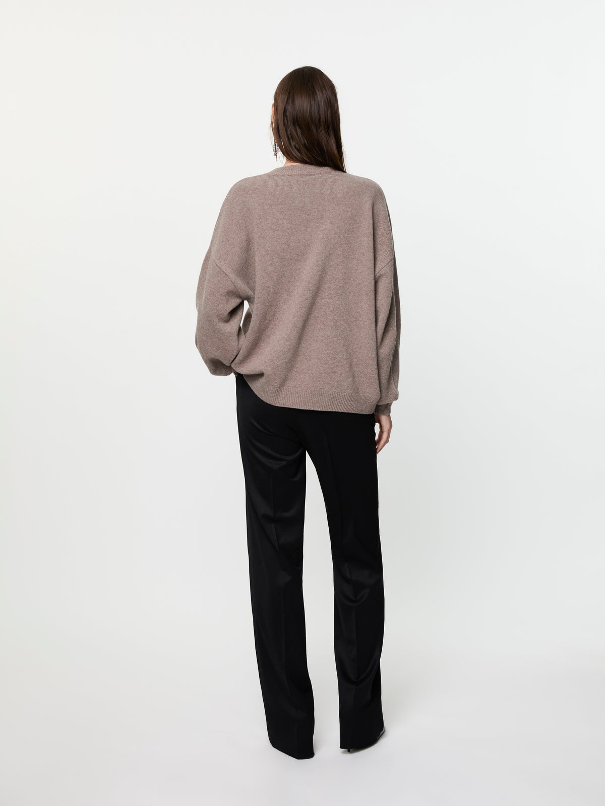 Beżowy sweter oversize z wełny merino i kaszmiru