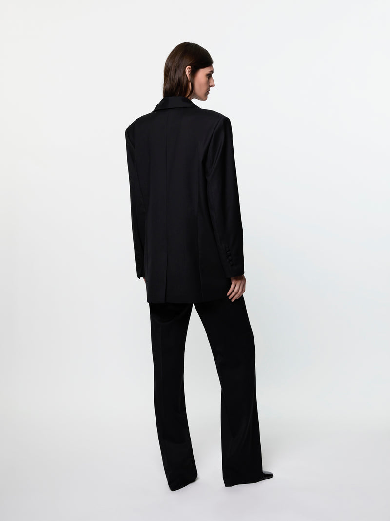 Czarna marynarka oversize